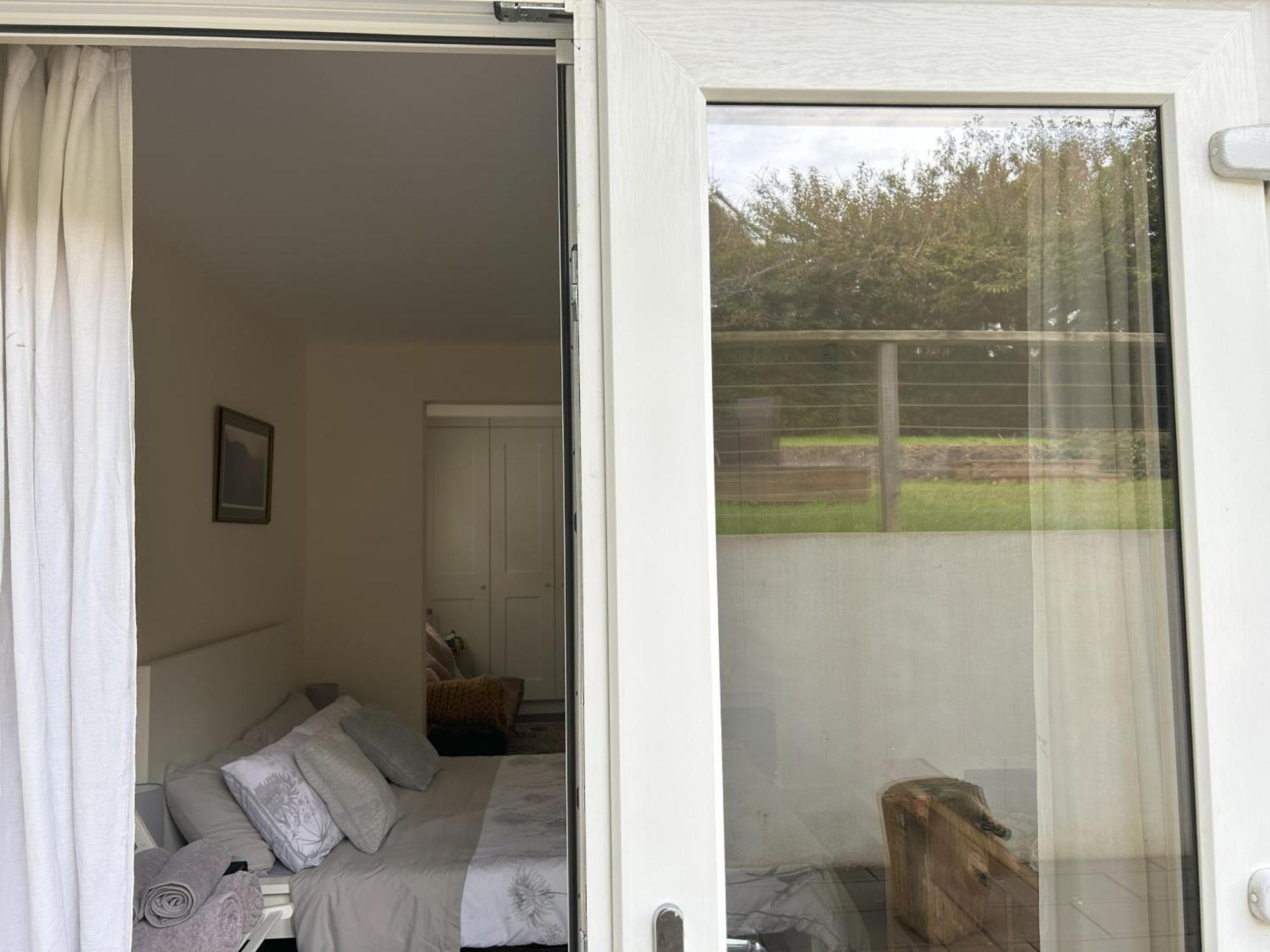Sanctuary By The Sea With Large Room Including Lounge, Bathroom, Direct Garden Access & Free Parking Brighton Ngoại thất bức ảnh